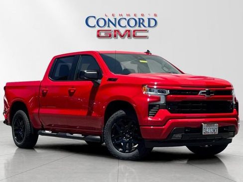 Used 2023 Chevrolet Silverado 1500 RST w/ Z71 Off-Road Package AWD/4WD image 2