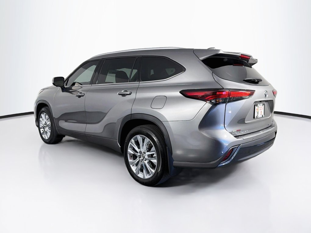 Used 2026 Toyota Highlander Limited AWD/4WD image 7