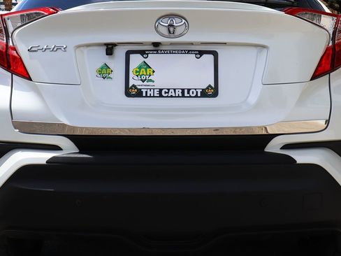 Used 2020 Toyota C-HR XLE FWD image 21