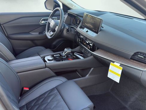 New 2026 Nissan Rogue Platinum image 24