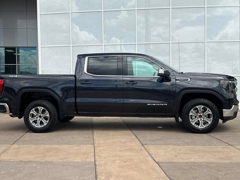 Used 2023 GMC Sierra 1500 SLE AWD/4WD image 3