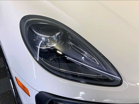 Used 2023 Porsche Macan S AWD/4WD image 12