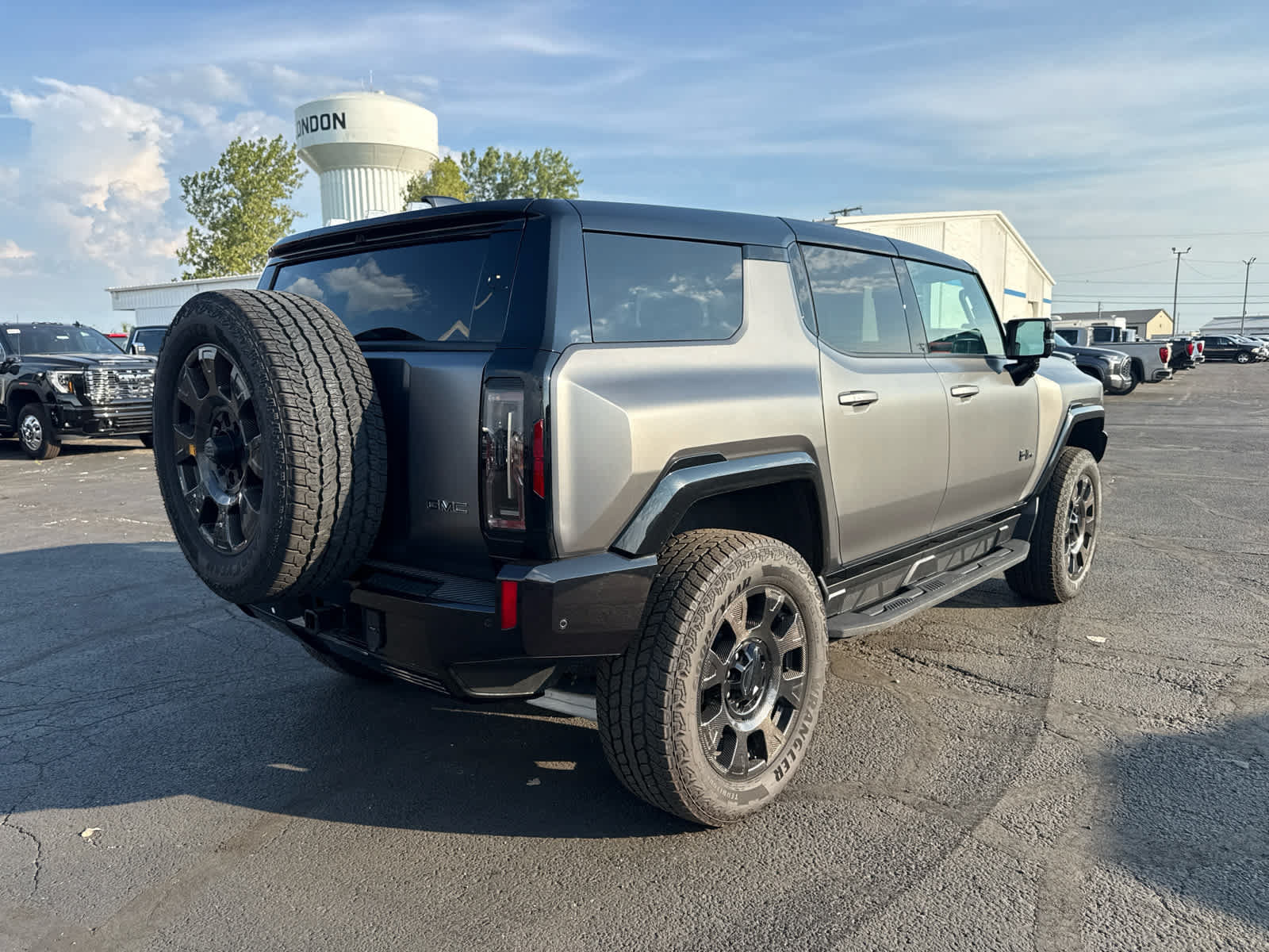 Certified 2026 GMC Hummer EV 3X w/ Carbon Fiber Edition Package AWD/4WD image 5