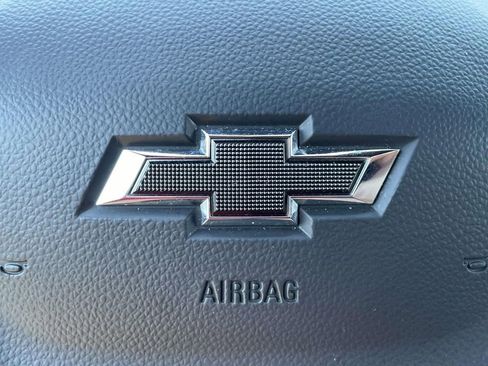 Used 2025 Chevrolet Suburban Z71 AWD/4WD image 32
