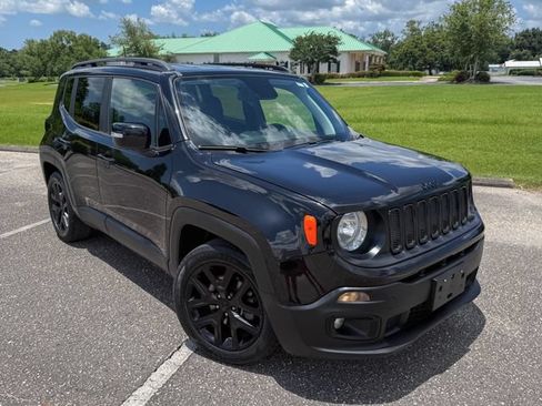 Used 2018 Jeep Renegade Altitude FWD image 2