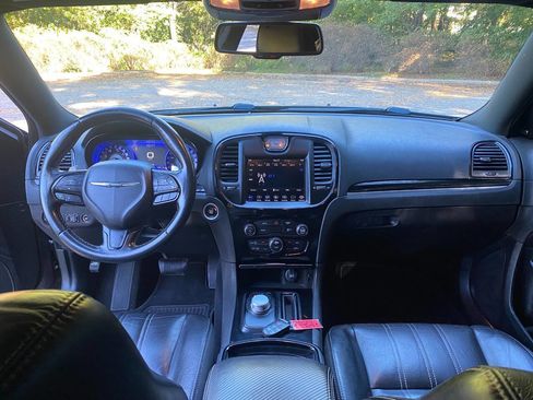 Used 2019 Chrysler 300 S image 43