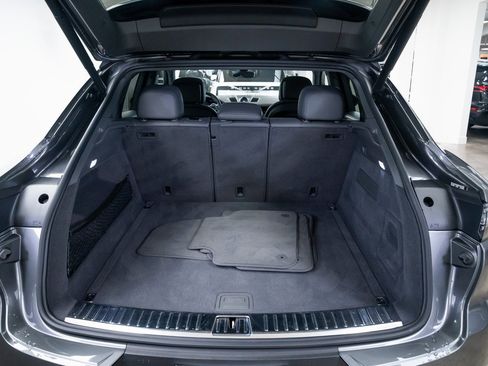 Used 2022 Porsche Cayenne Coupe image 8