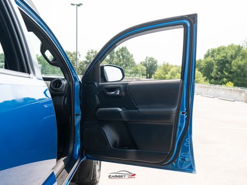 Used 2018 Toyota Tacoma TRD Sport AWD/4WD image 37