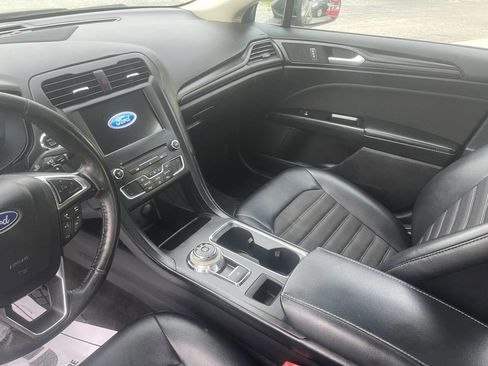 Used 2018 Ford Fusion SE w/ Equipment Group 201A image 17