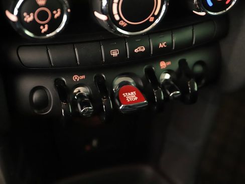 Used 2024 MINI Cooper 2-Door Hardtop FWD image 27