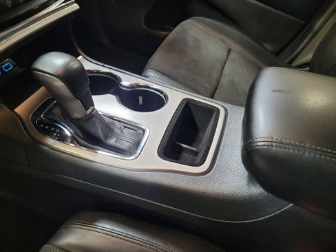 Used 2021 Jeep Grand Cherokee Laredo X AWD/4WD image 26