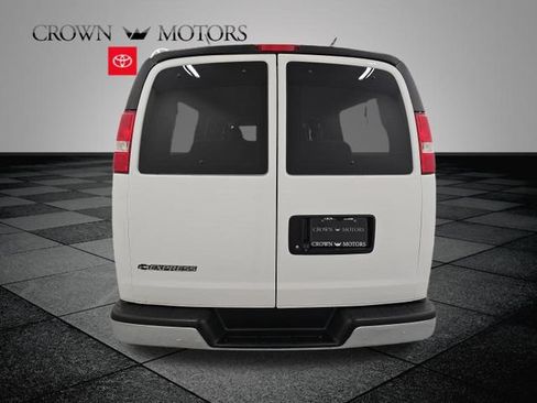 Used 2017 Chevrolet Express 3500 LT w/ LT Preferred Equipment Group RWD image 5