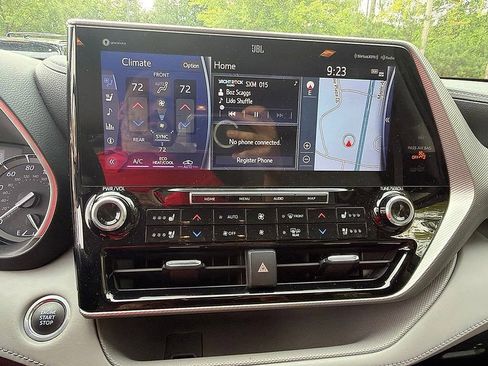 Used 2021 Toyota Highlander Platinum FWD image 16