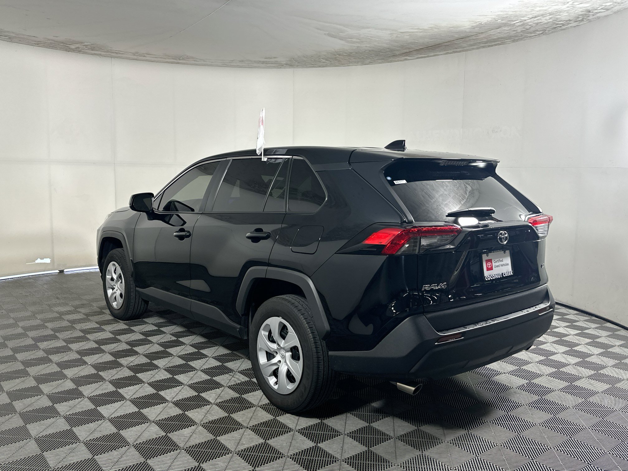 Certified 2025 Toyota RAV4 LE FWD image 5