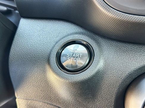 Used 2026 Hyundai Venue SEL FWD image 19