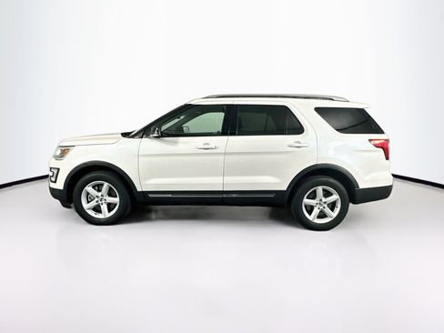 Used 2016 Ford Explorer XLT w/ Equipment Group 201A AWD/4WD image 4
