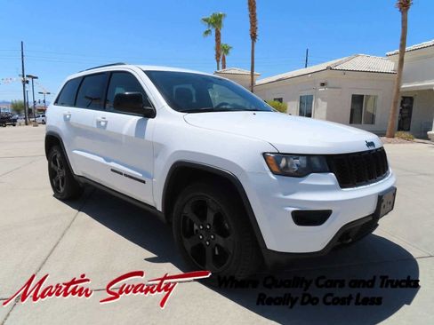 Used 2018 Jeep Grand Cherokee Laredo AWD/4WD image 1