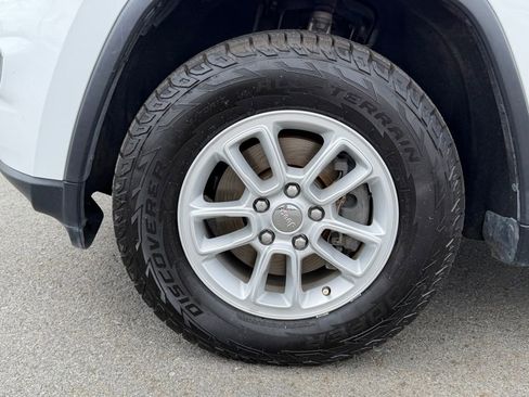 Used 2020 Jeep Grand Cherokee Laredo RWD image 10