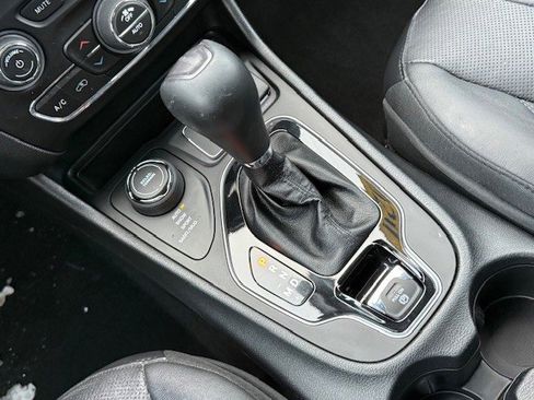 Used 2020 Jeep Cherokee Limited image 20