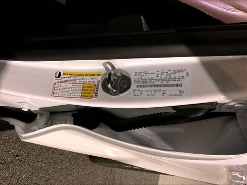 Used 2020 Ford Escape Titanium image 17