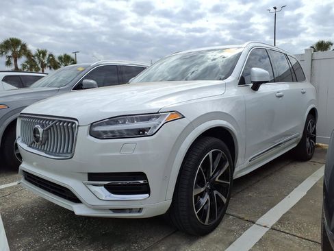 Used 2023 Volvo XC90 B5 Plus image 2