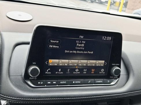 Used 2023 Nissan Rogue SV image 24