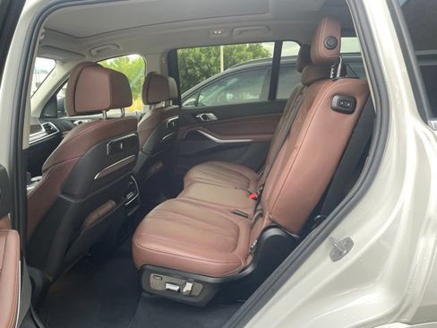 Used 2025 BMW X7 xDrive40i AWD/4WD image 13