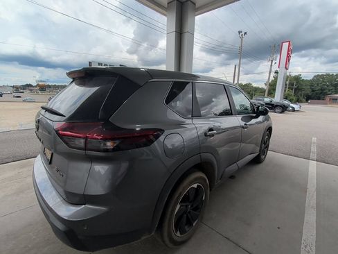 Used 2024 Nissan Rogue SV AWD/4WD image 5