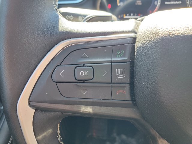 Used 2023 Jeep Grand Cherokee Altitude AWD/4WD image 8