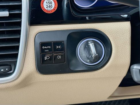 Certified 2019 Porsche Cayenne image 11