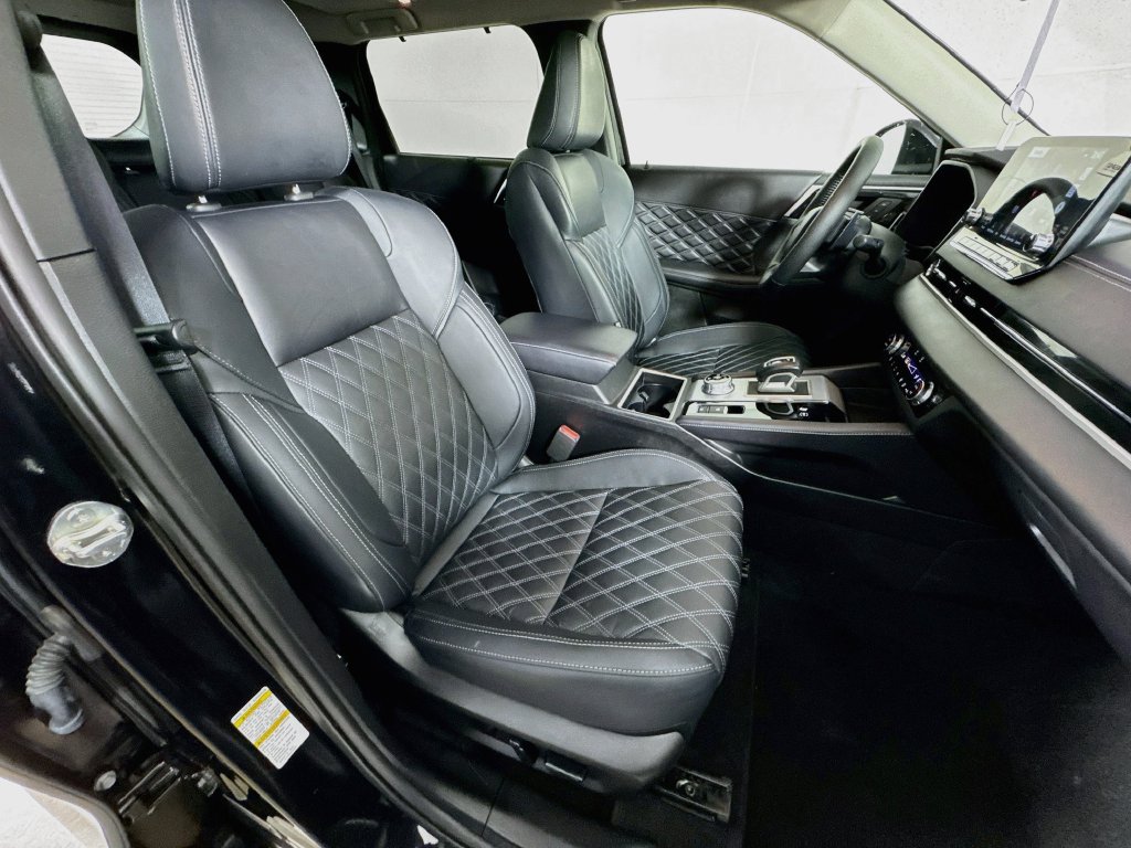 Used 2025 Mitsubishi Outlander 4WD Plug-In Hybrid image 36