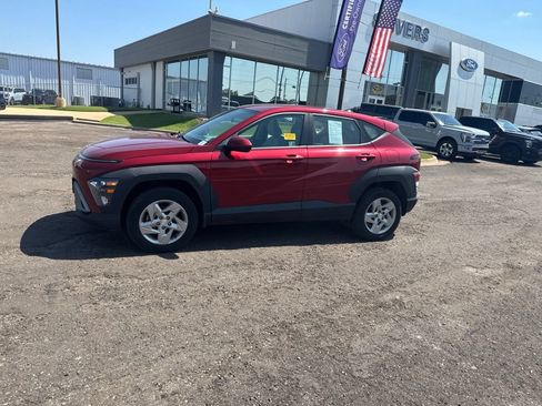 Used 2024 Hyundai Kona SE AWD/4WD image 8