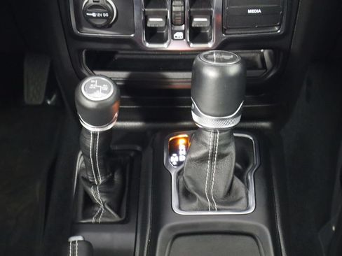 Used 2023 Jeep Wrangler Unlimited Sahara w/ Cold Weather Group AWD/4WD image 25