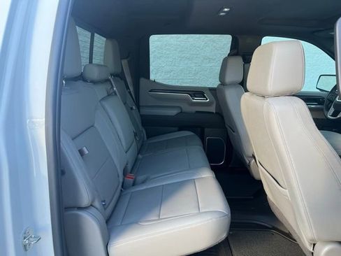 Used 2023 GMC Sierra 1500 SLT w/ SLT Premium Plus Package image 9