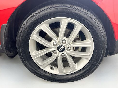 Used 2018 Kia Soul + FWD image 11