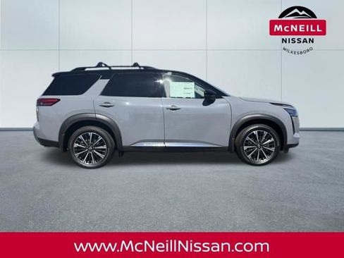 New 2026 Nissan Pathfinder Platinum AWD/4WD image 8