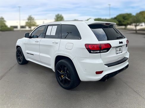 Used 2018 Jeep Grand Cherokee SRT image 4