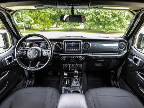 Used 2022 Jeep Wrangler Unlimited Sport AWD/4WD image 2
