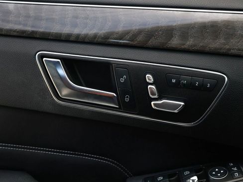 Used 2016 Mercedes-Benz E 350 E 350 4MATIC Sedan 4D image 42