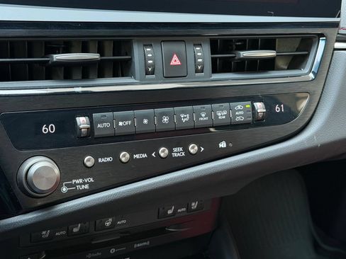 Certified 2022 Lexus ES 350 F Sport w/ Accessory Package FWD image 37