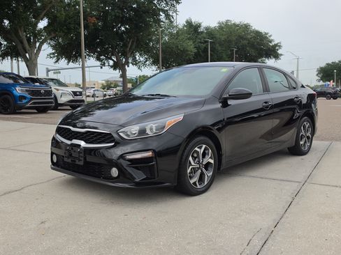 Used 2019 Kia Forte LXS FWD image 4