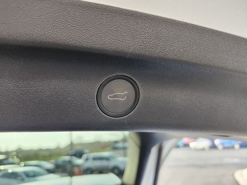 Used 2021 Tesla Model Y Long Range AWD/4WD image 22