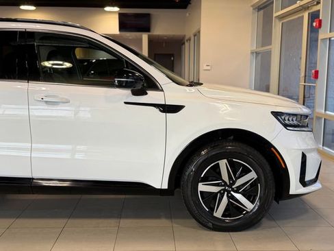 Used 2021 Kia Sorento S w/ Panoramic Sunroof Package FWD image 16