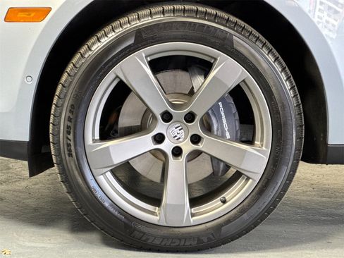 Used 2025 Porsche Macan image 32