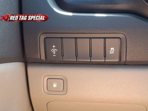 Used 2018 Kia Sedona LX FWD image 20