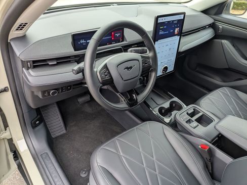 Certified 2025 Ford Mustang Mach-E Select w/ Comfort Package Lite image 15