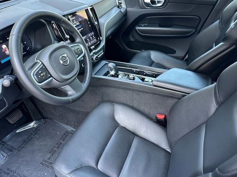 Certified 2025 Volvo XC60 B5 Core AWD/4WD image 11