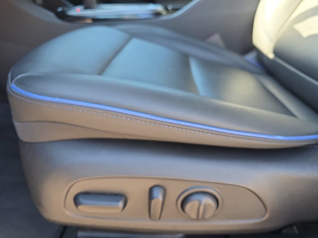 Used 2024 Buick Envista Sport Touring w/ Convenience I Package FWD image 31