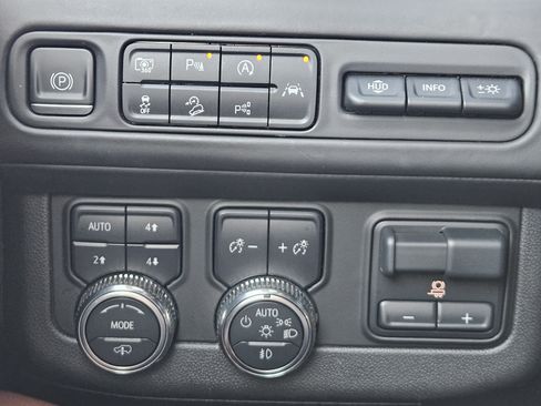 Used 2023 GMC Yukon XL Denali Ultimate image 24