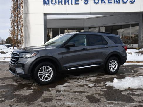 Used 2025 Ford Explorer Active image 2